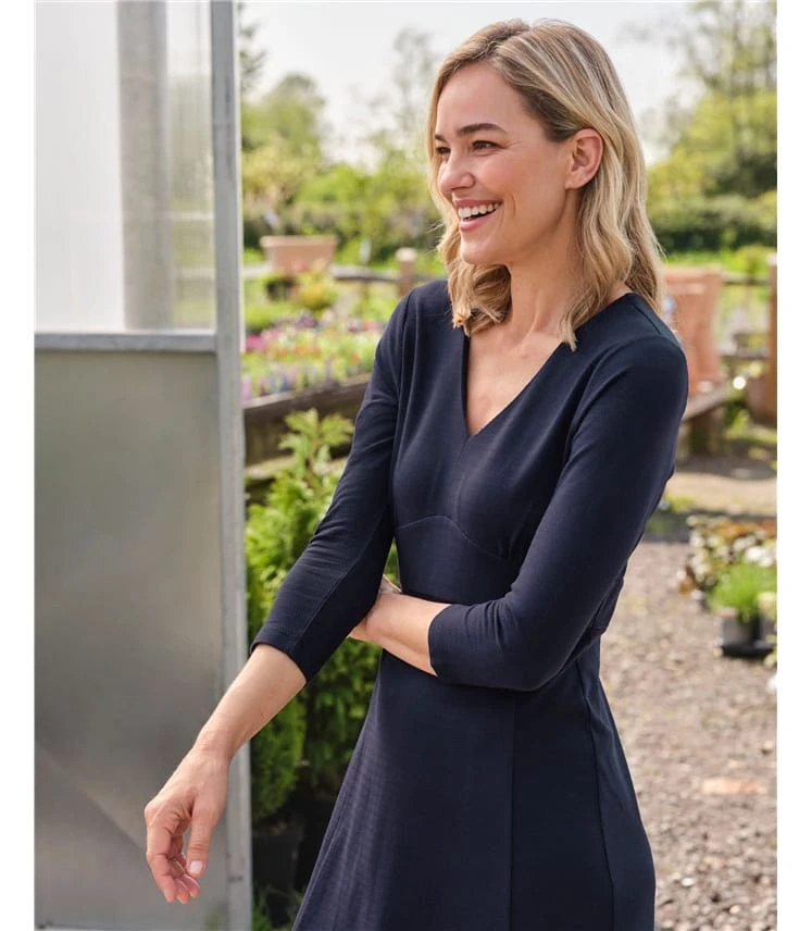 Robe Ajustée Et évasée Avec Empiècement à La Taille 4 Robe Ajustée Et évasée Avec Empiècement à La Taille – Image 2