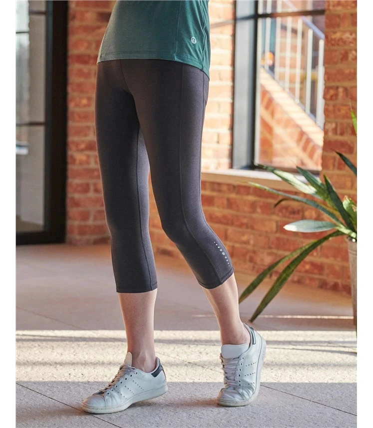 Essential Crop Legging 3 Essential Crop Legging